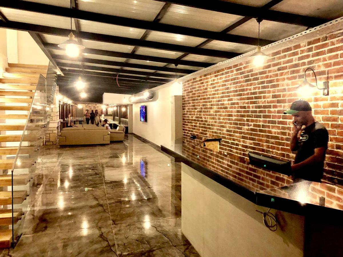 Victoria Hotel And Lounge 福卡 外观 照片