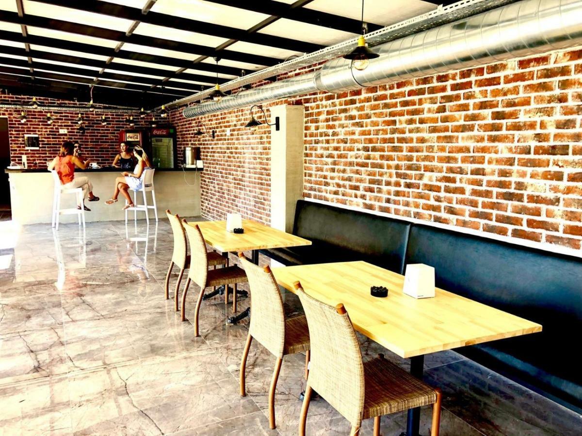 Victoria Hotel And Lounge 福卡 外观 照片