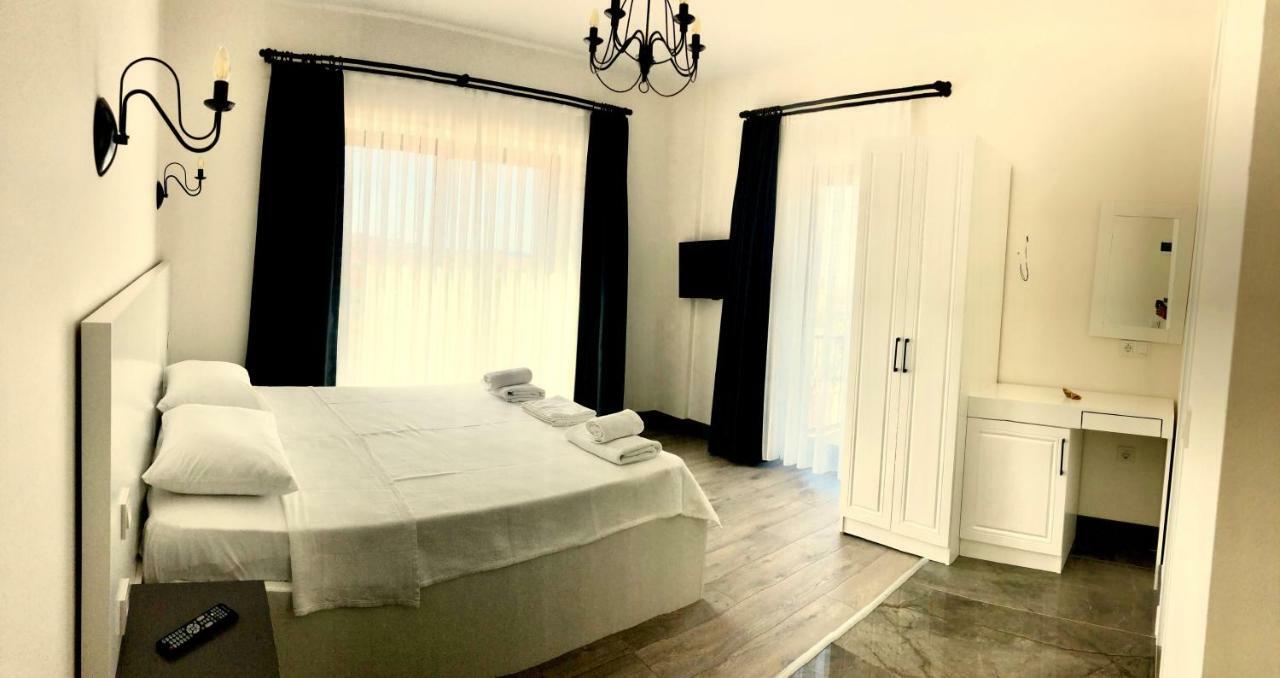 Victoria Hotel And Lounge 福卡 外观 照片